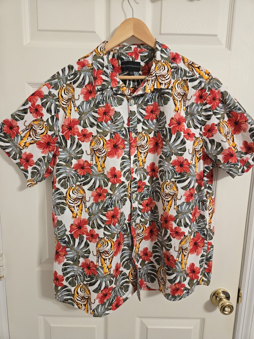 No Boundaries Men's Tropical Tiger Print Short Sleeve Shirt - White/Red Size XL